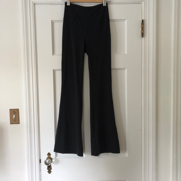 Lululemon Groove Flare Pant - Size 6 - Picture 2 of 6